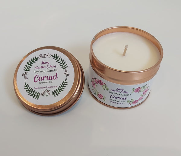 This photograph shows the Mary, Martha & Meg small soy wax candle named ‘Cariad’ (Welsh for ‘Love’). This beautiful natural wax candle has a fresh rose fragrance and is a perfect gift for a loved one who appreciates the beauty and sustainability of natural vegan candles.
